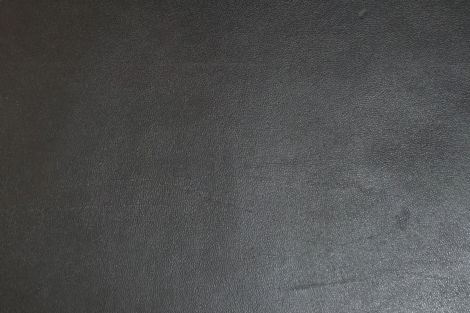 Sample of the black leather of the ebonized version