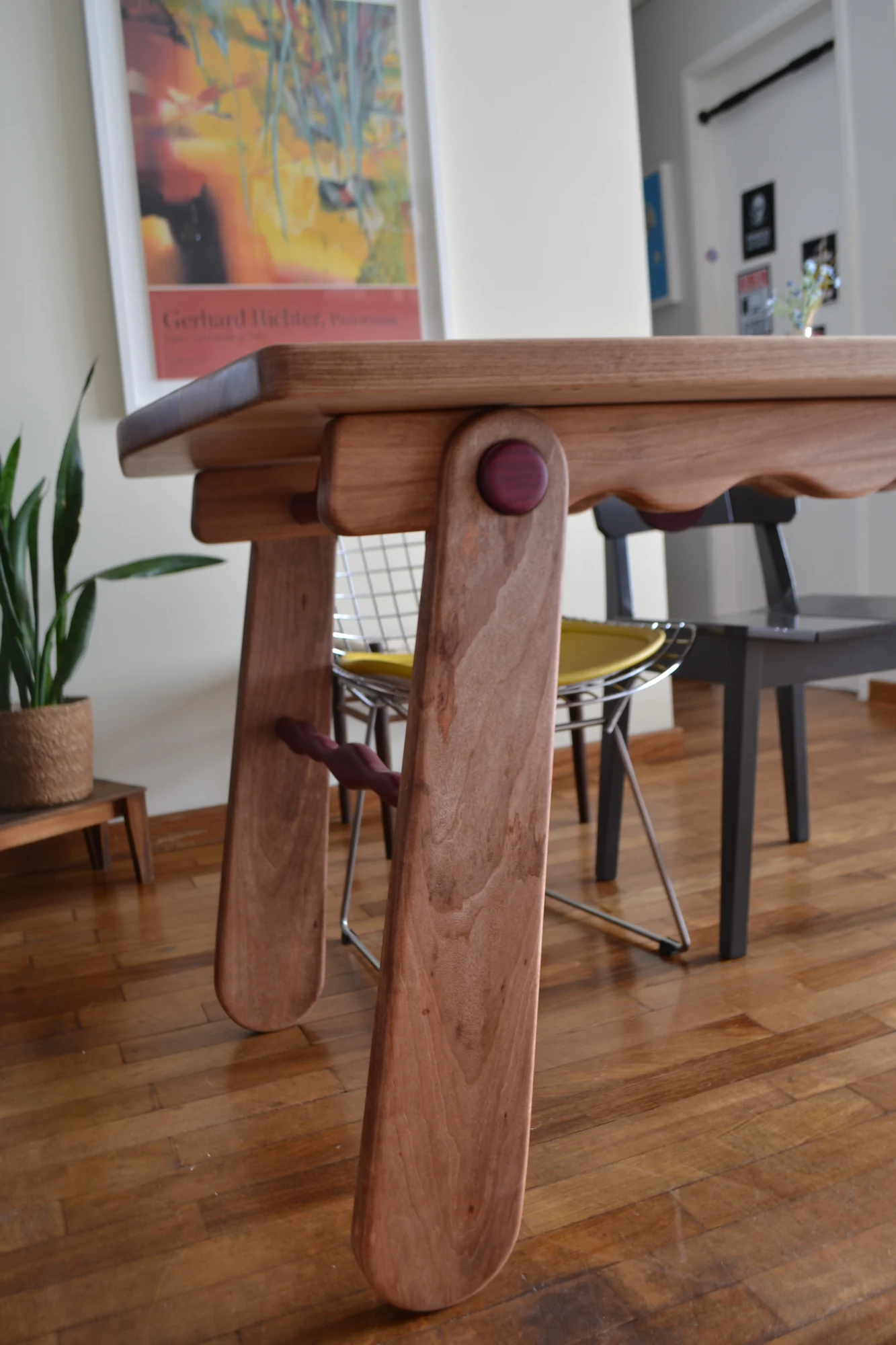 Table leg in detail