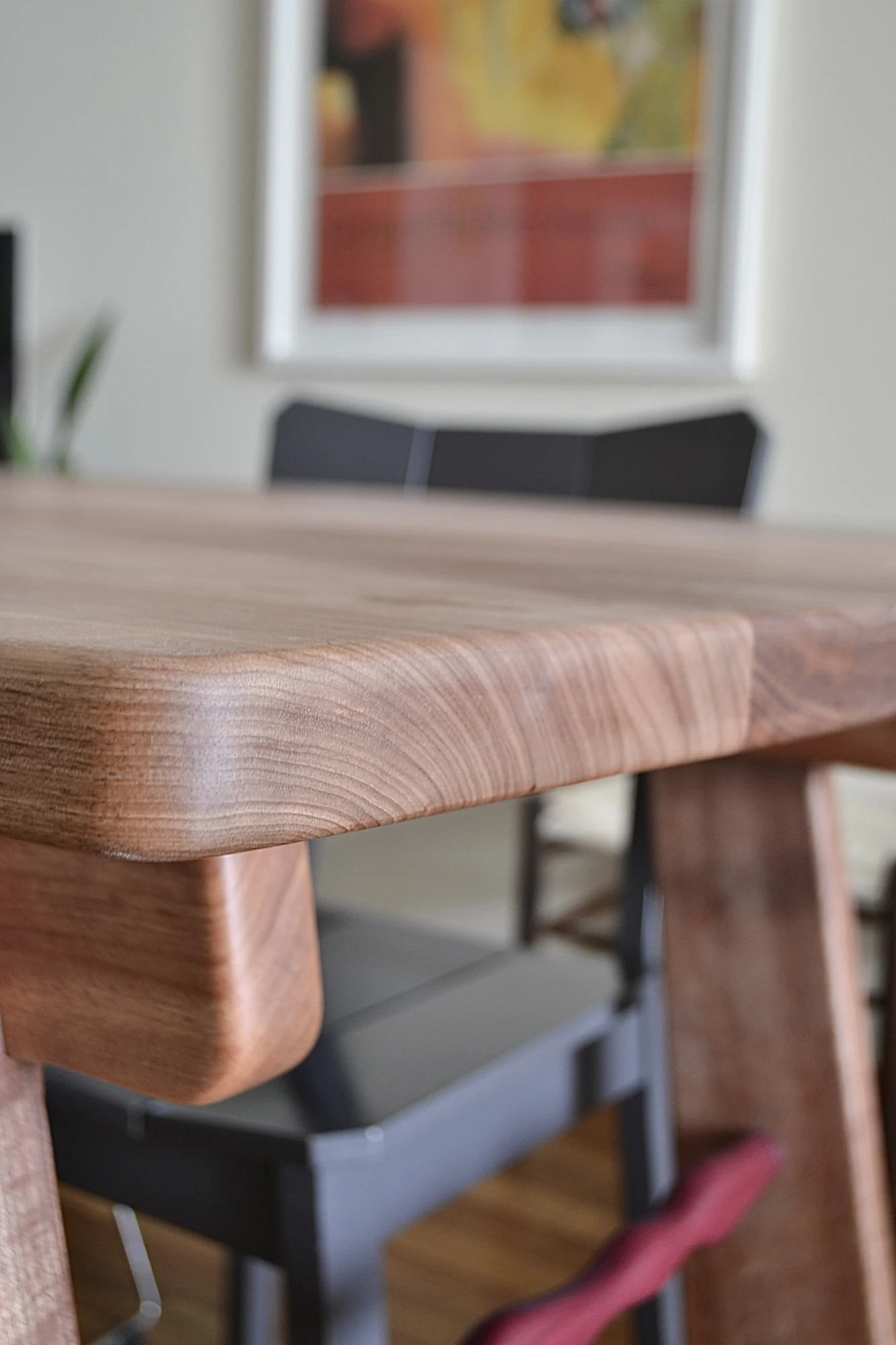 Detail of the tabletop and leg
