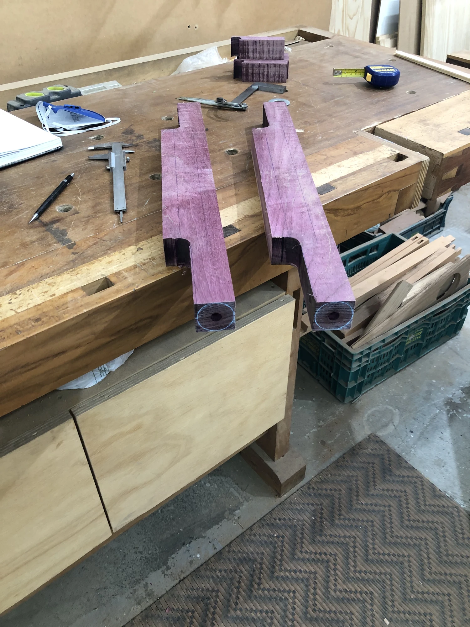 Roxinho beams on the workbench