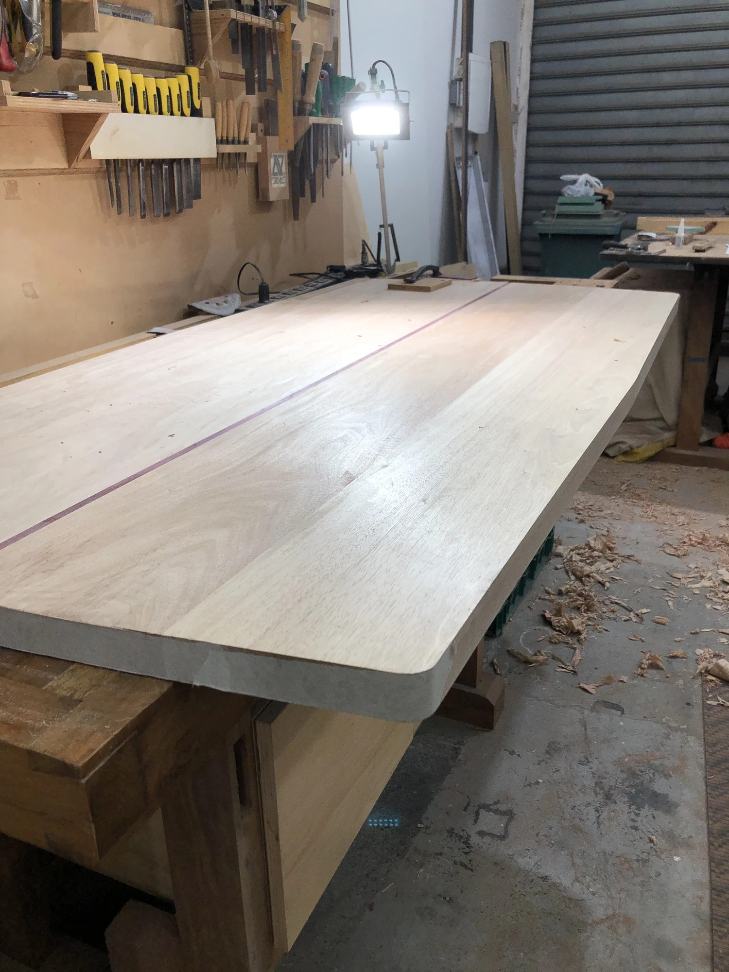 Glued top on the workbench